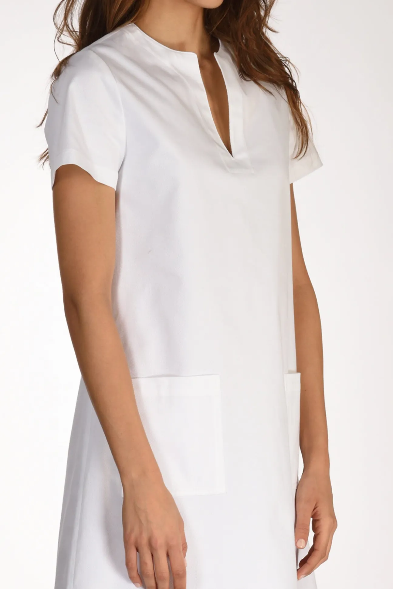 abito_con_tasche_bianco_2.webp abito con tasche bianco