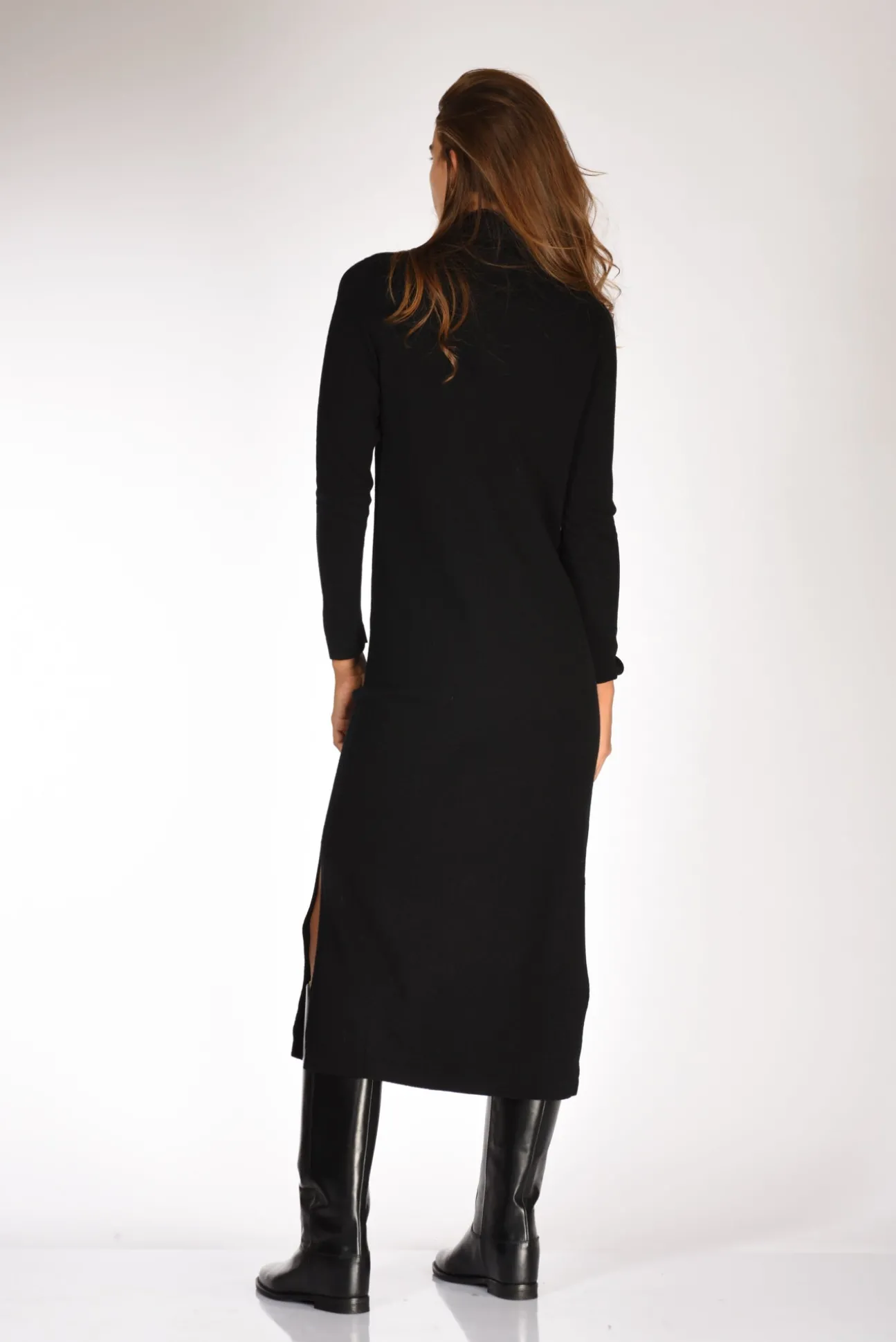 abito_in_maglia_nero_4.webp abito in maglia nero