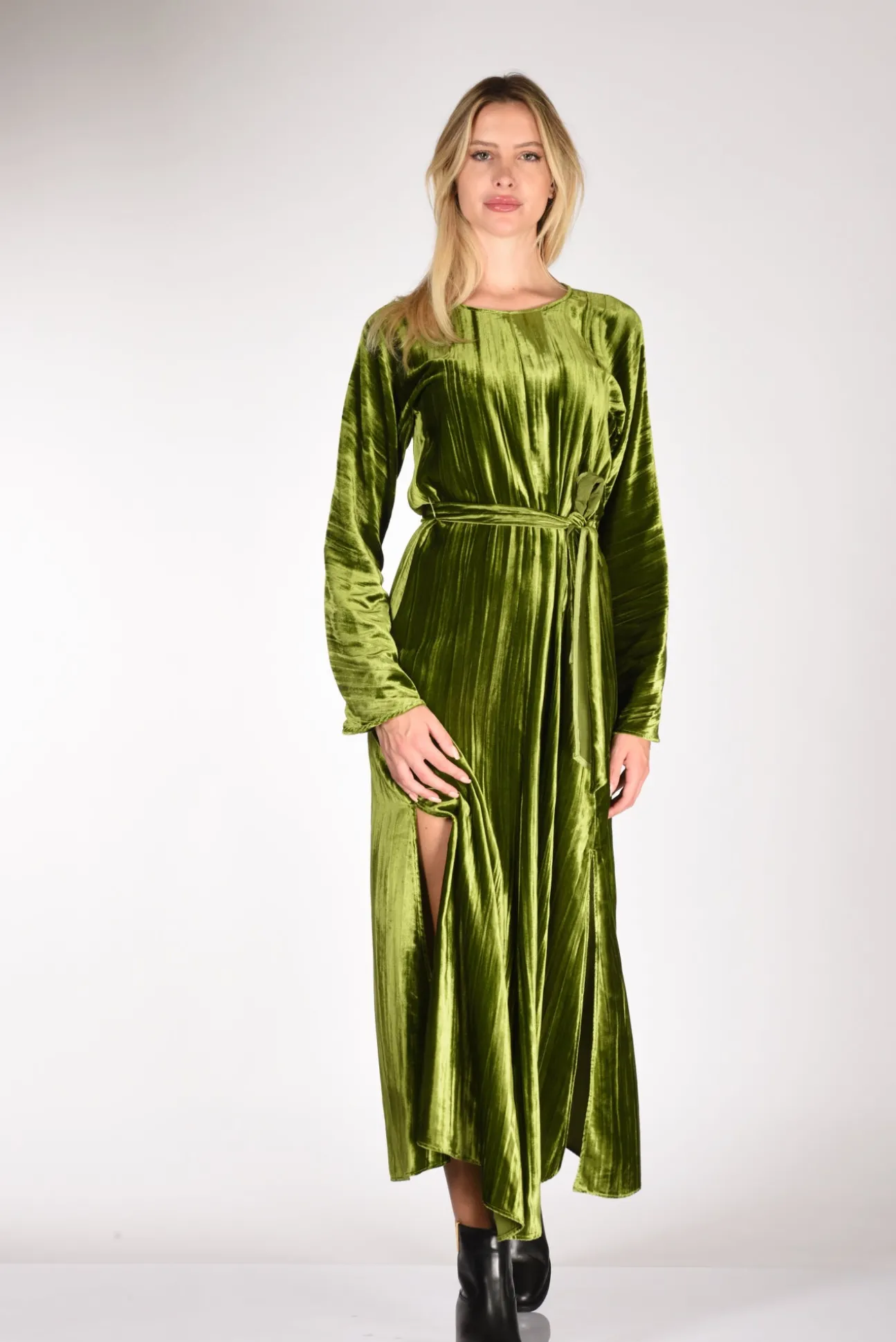 abito_velluto_verde_0.webp abito velluto verde