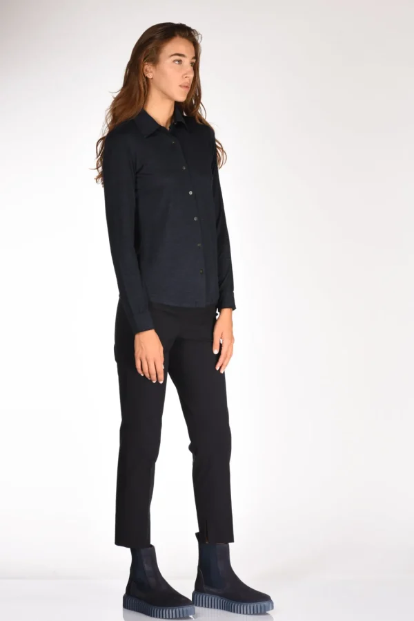 camicia di maglia blu