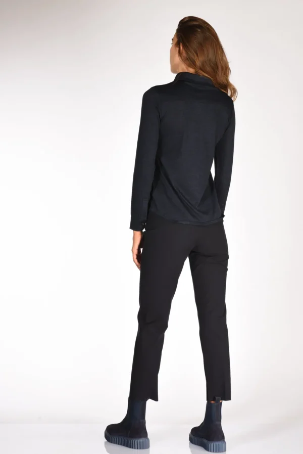 camicia di maglia blu