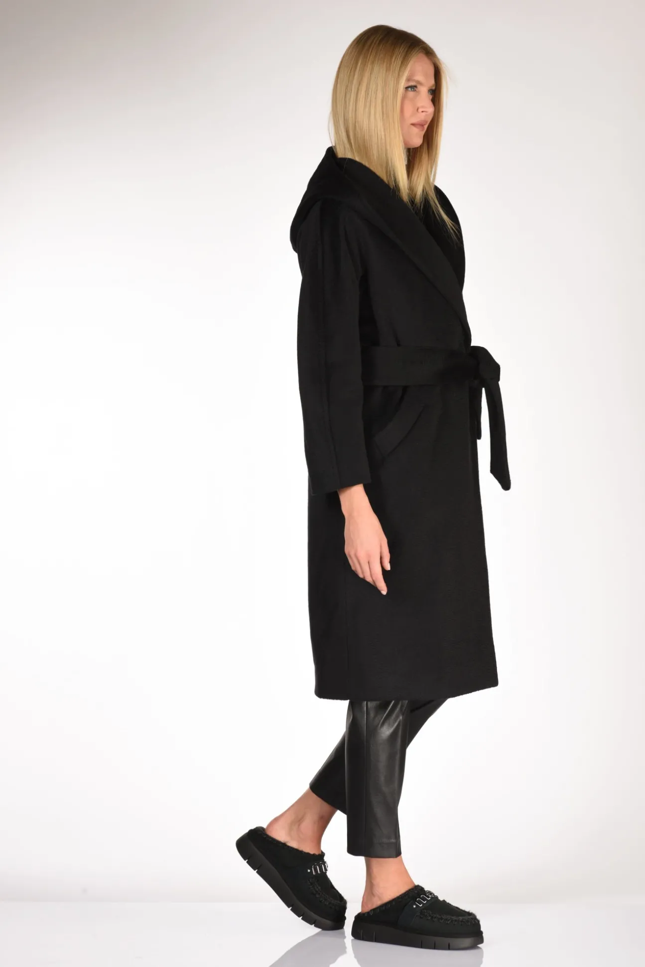 cappotto_nero_3.webp cappotto nero