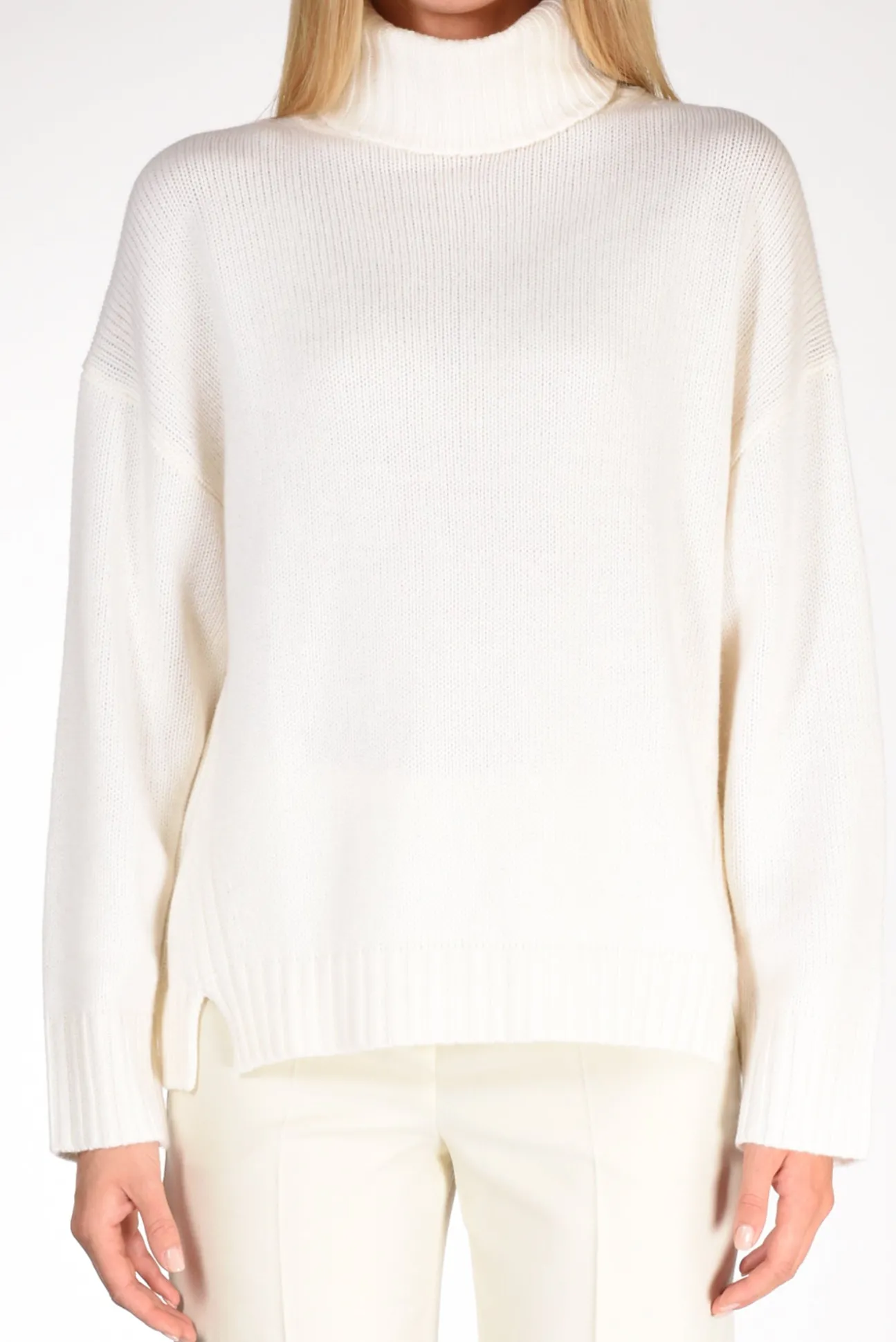 collo_alto_maglia_bianco_2.webp collo alto maglia bianco