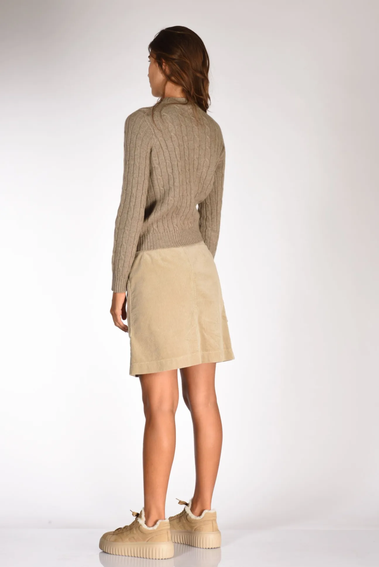 girocollo_treccia_marrone_4.webp girocollo treccia marrone chiaro