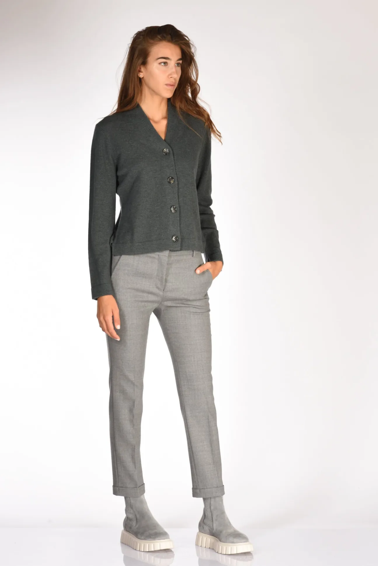 maglia_cardigan_grigio_fa_3.webp maglia cardigan grigio fango