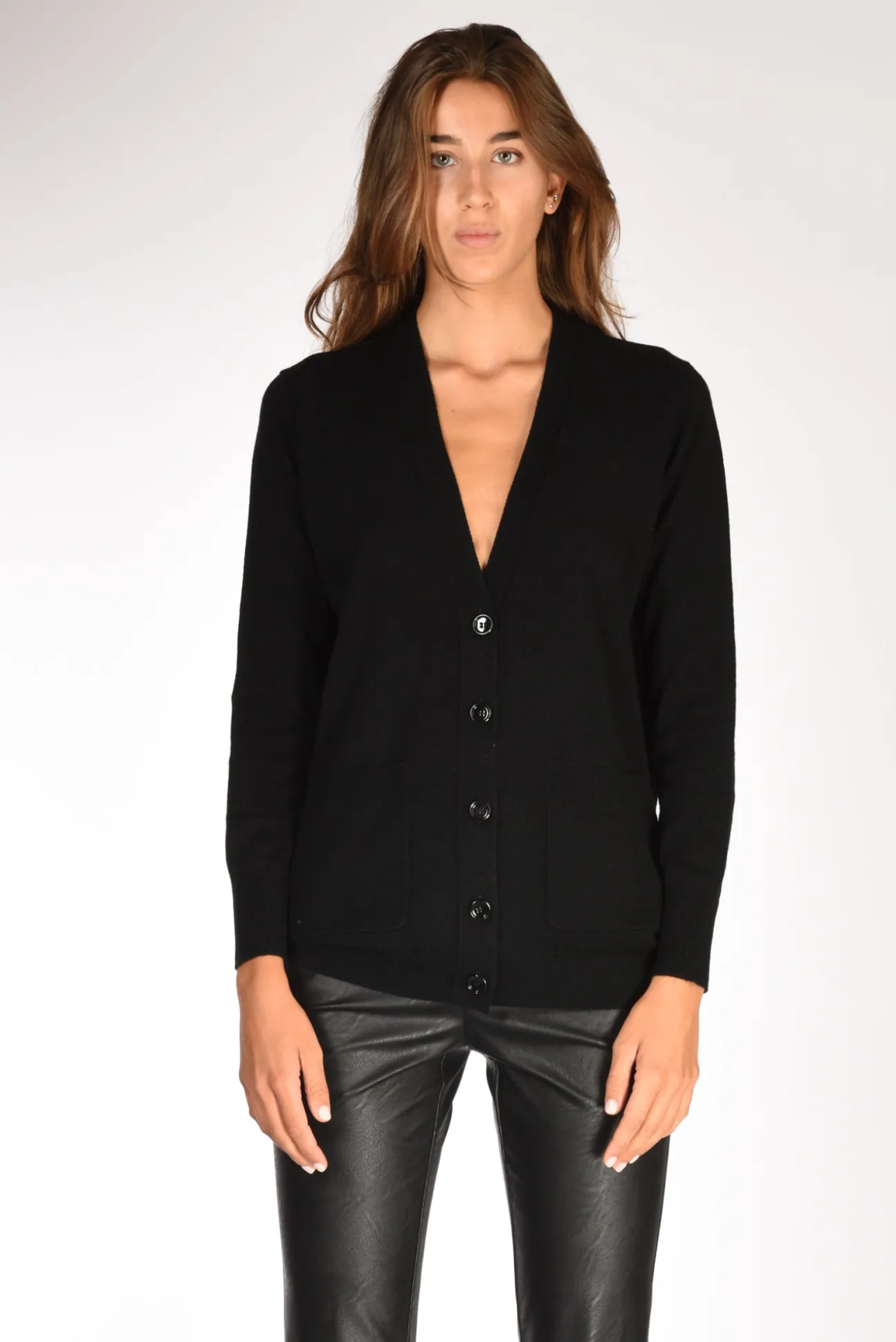maglia_cardigan_nero_1.webp maglia cardigan nero