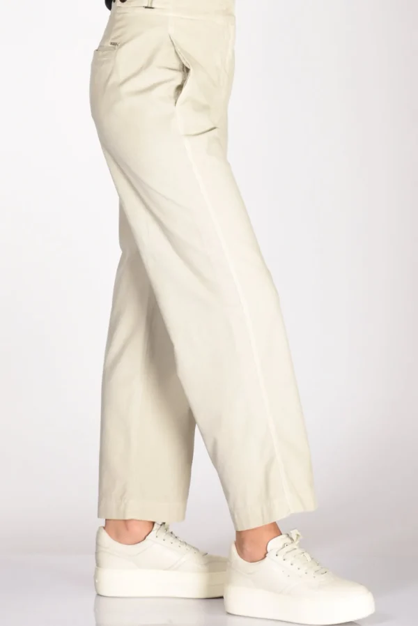 pantalone grigio chiaro