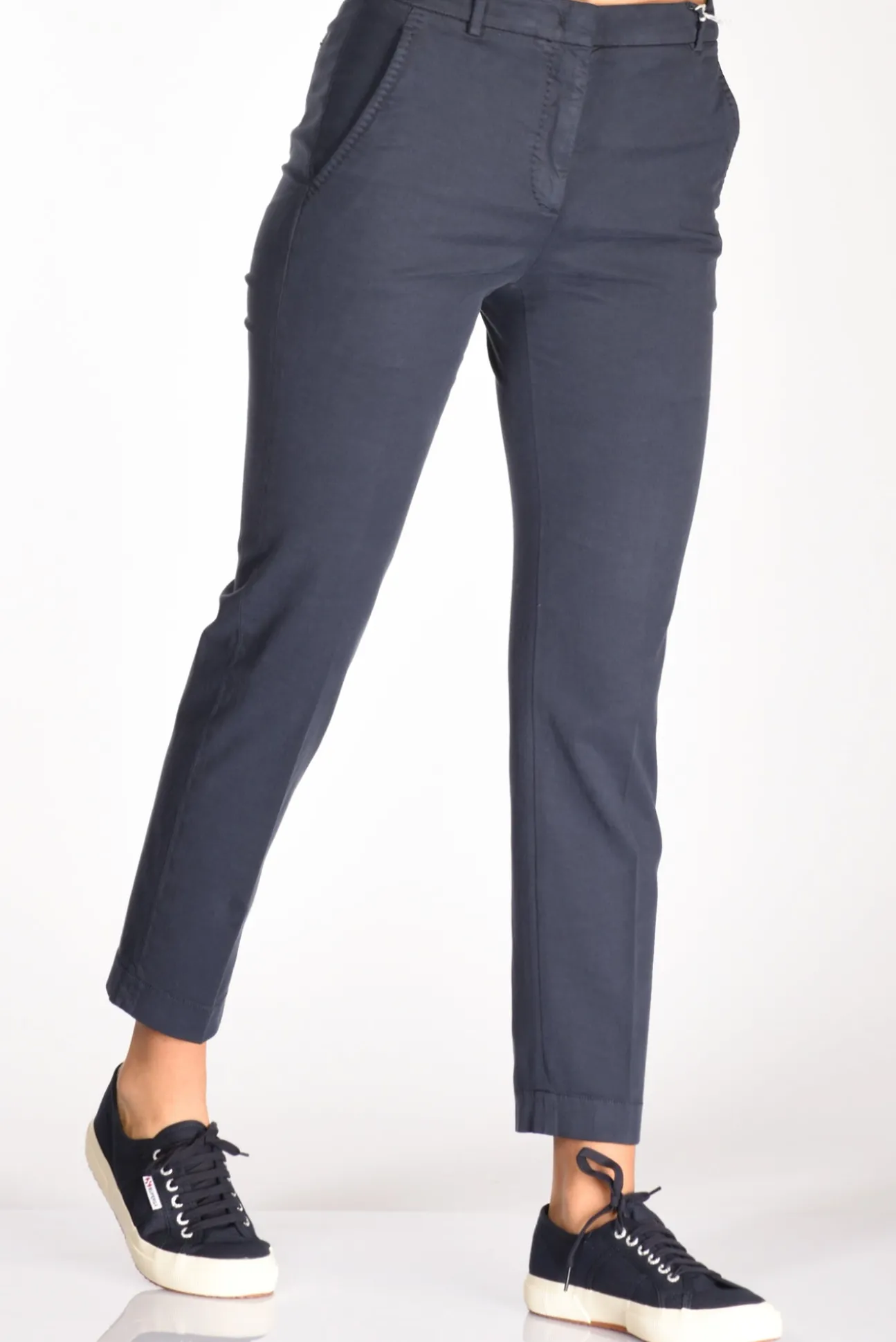 pantalone_leyre_blu_chiar_5.webp pantalone leyre blu chiaro