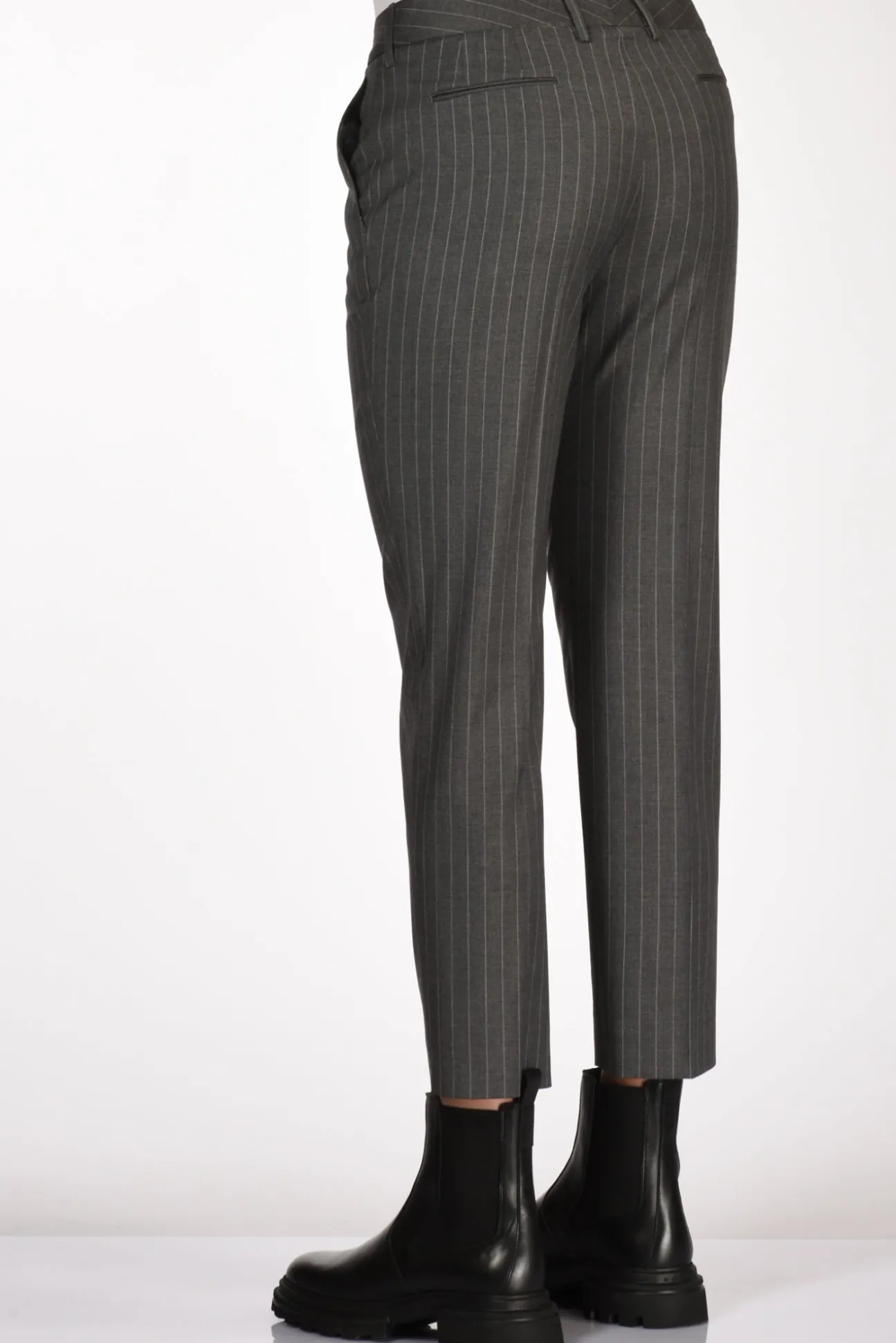 pantalone_new_york_grigio_5-1.webp pantalone new york grigio scuro