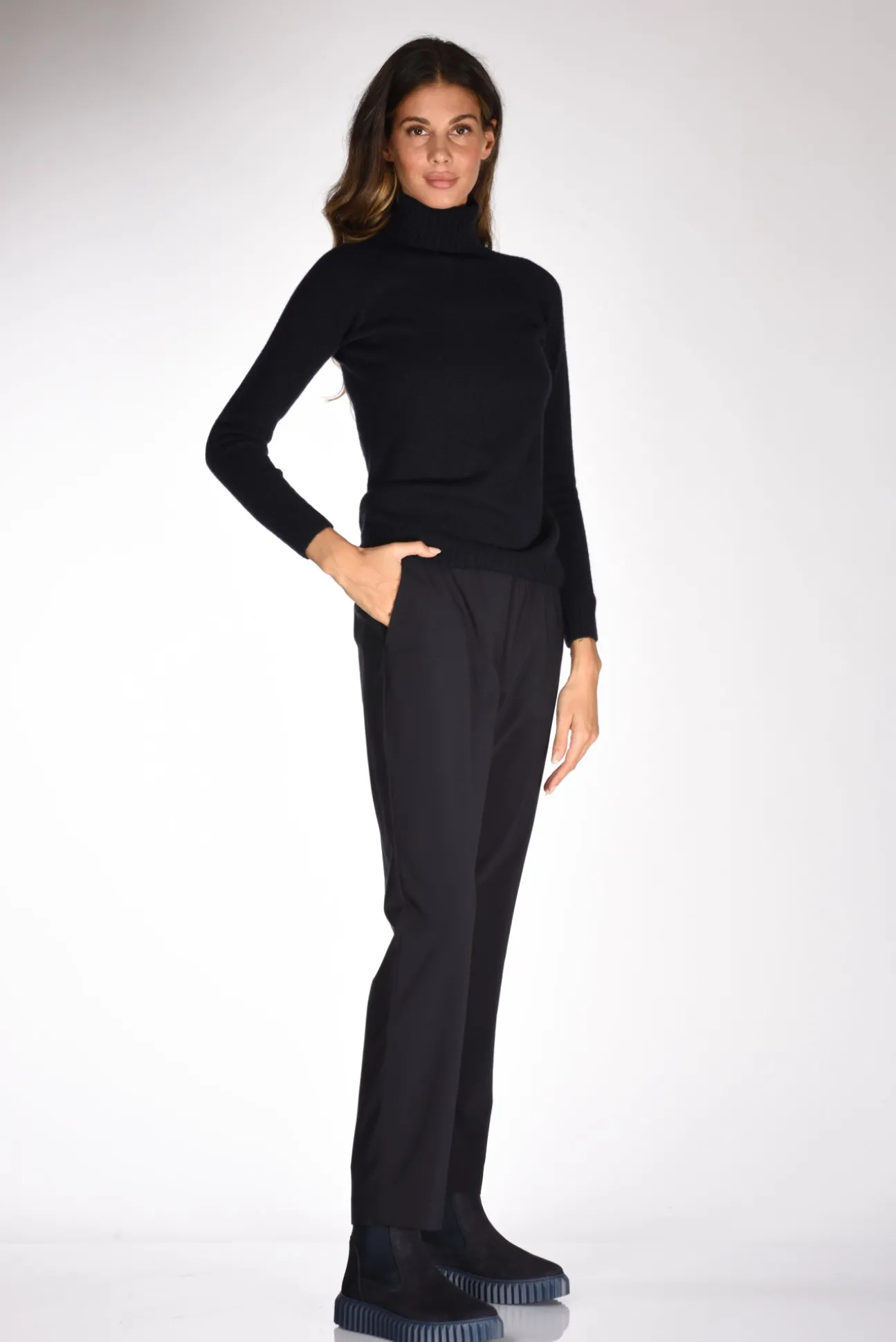 pantaloni_blu_1-1.webp pantaloni blu