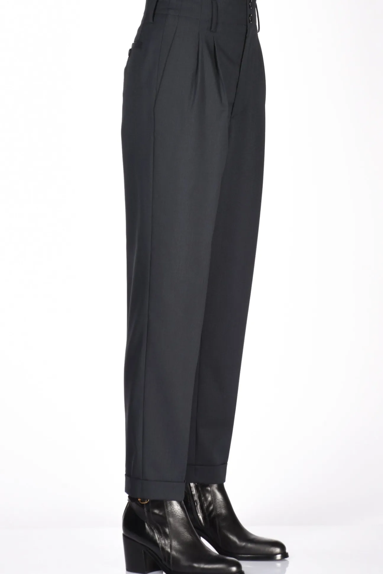 pantaloni_blu_4.webp pantaloni blu
