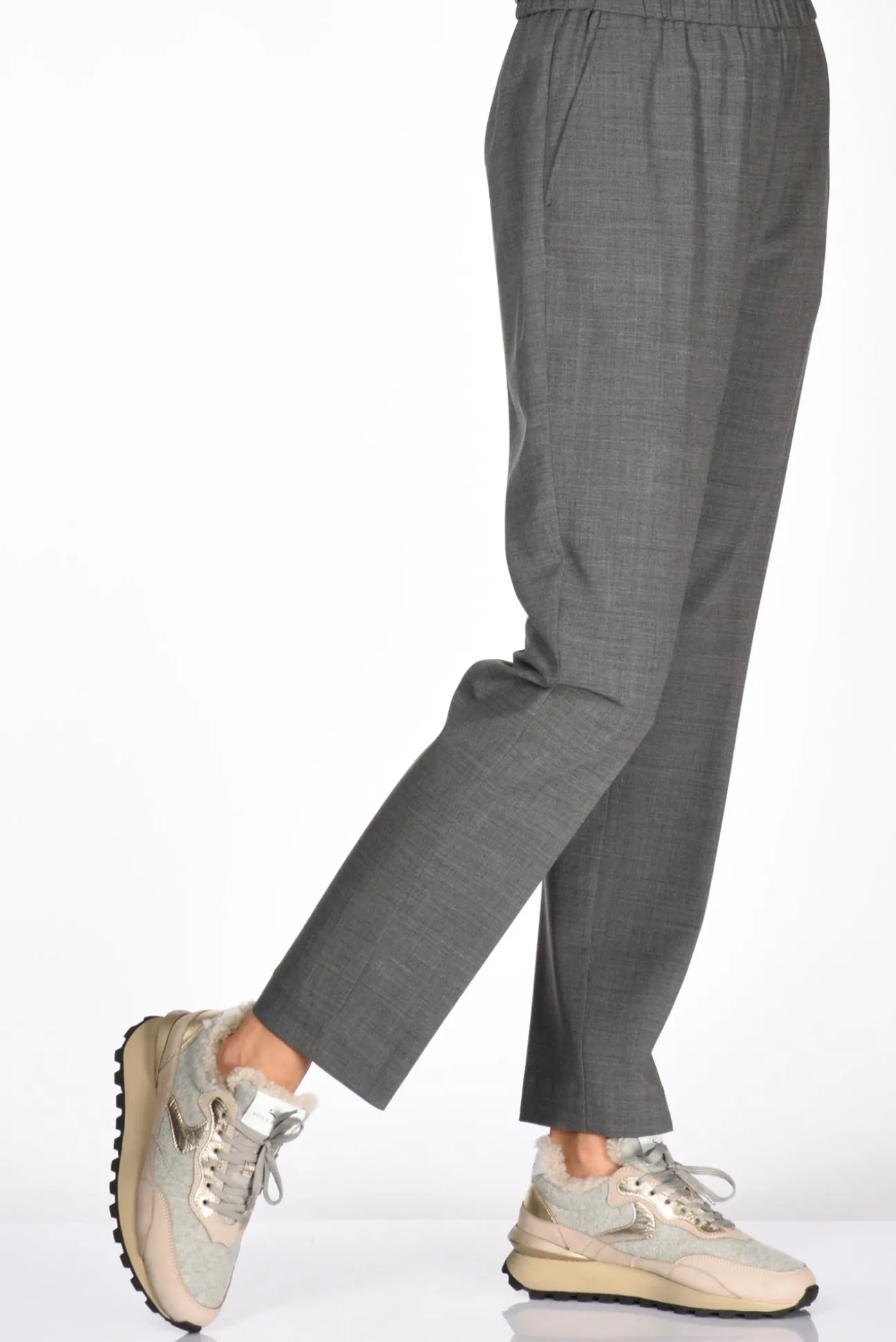 pantaloni_grigio_0.webp pantaloni grigio