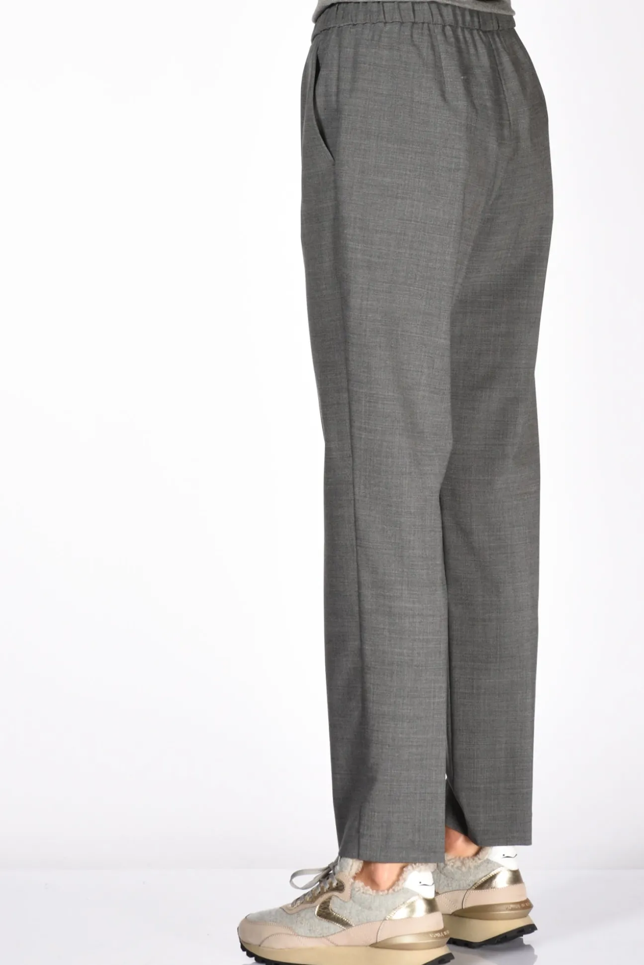 pantaloni_grigio_5.webp pantaloni grigio