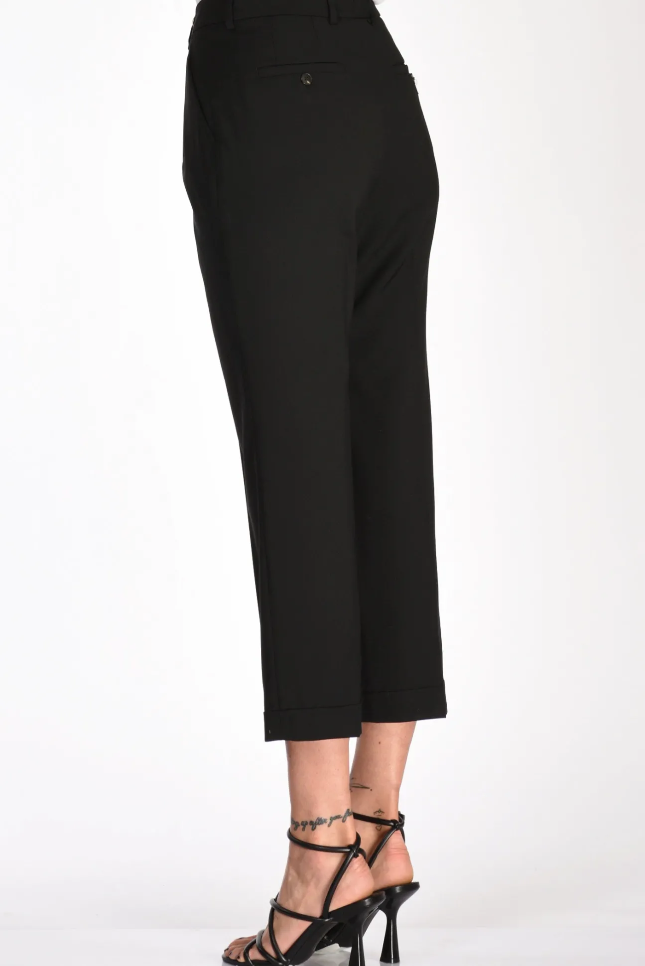 pantaloni_nero_5-2.webp pantaloni nero