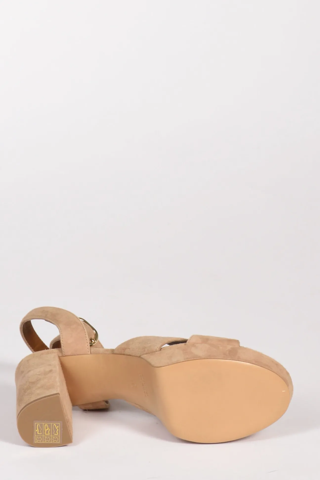 sandalo_camoscio_beige_4.webp sandalo camoscio beige