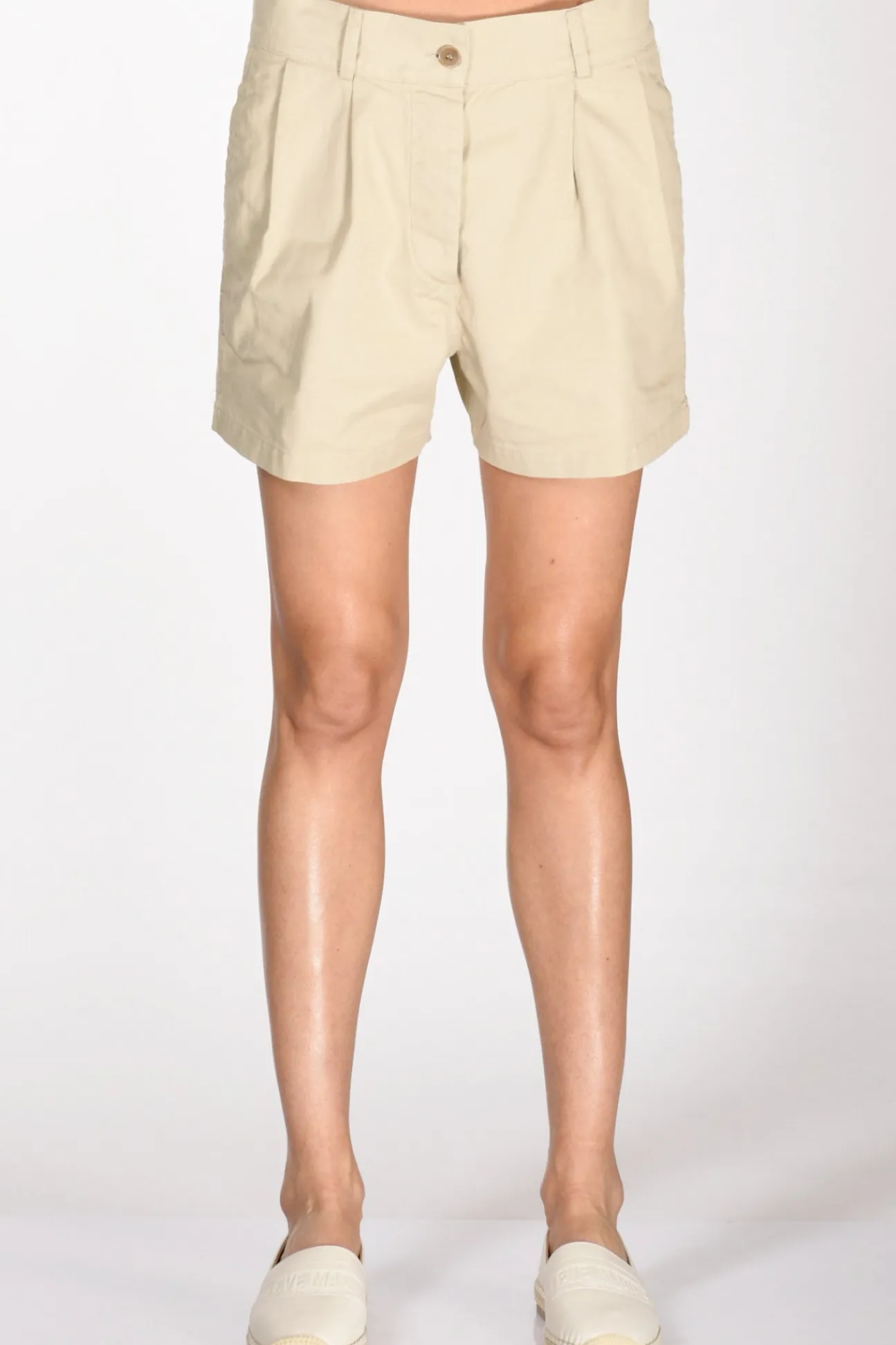 short_beige_1.webp short beige