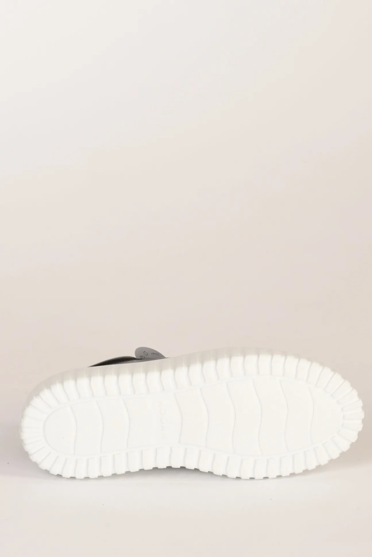 sneakers_hstripes_nero_6.webp sneakers h-stripes nero