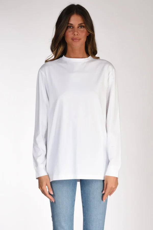 t-shirt over bianco