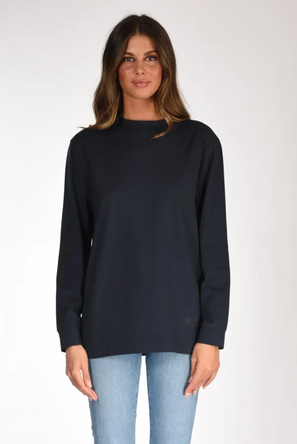 t-shirt over blu