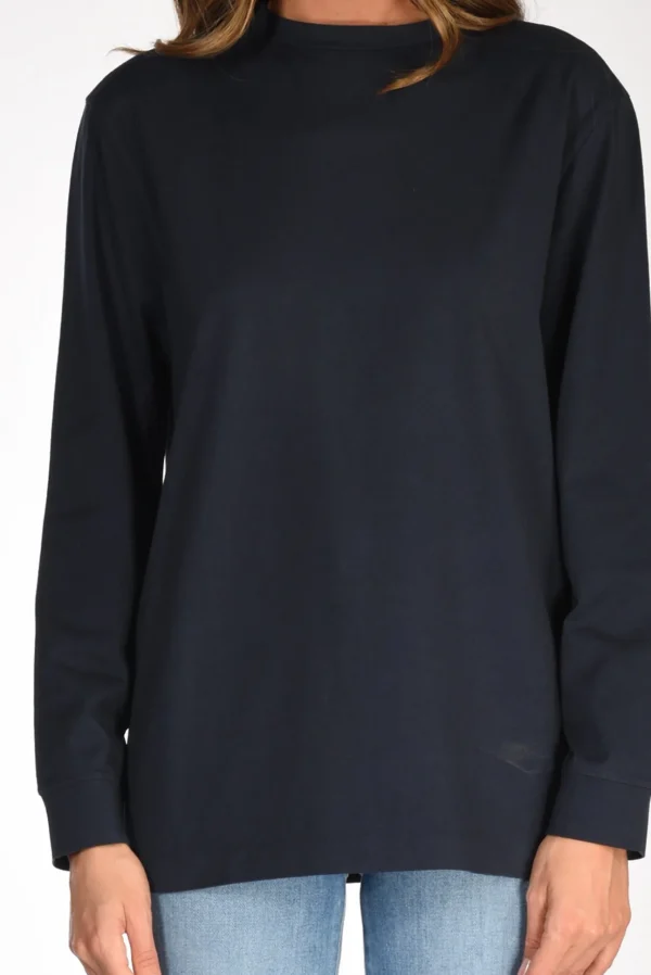 t-shirt over blu