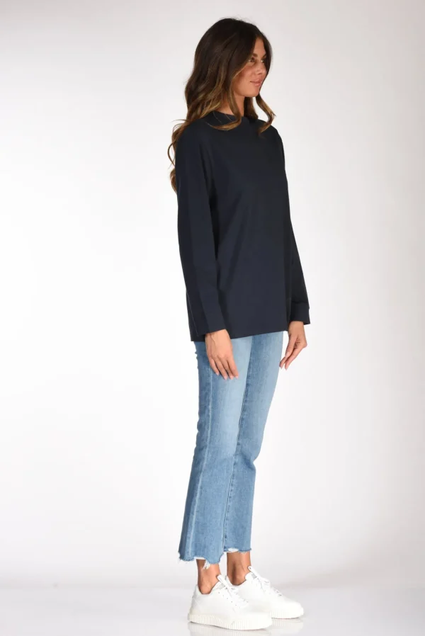 t-shirt over blu