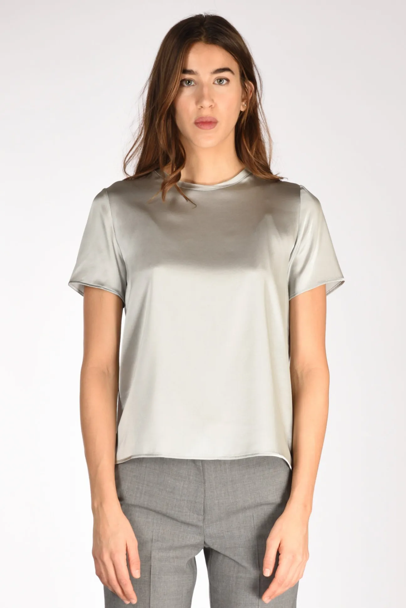 tshirt_seta_grigio_perla_1.webp tshirt seta grigio perla