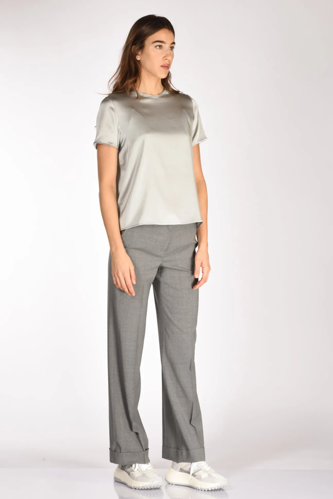 tshirt_seta_grigio_perla_3.webp tshirt seta grigio perla
