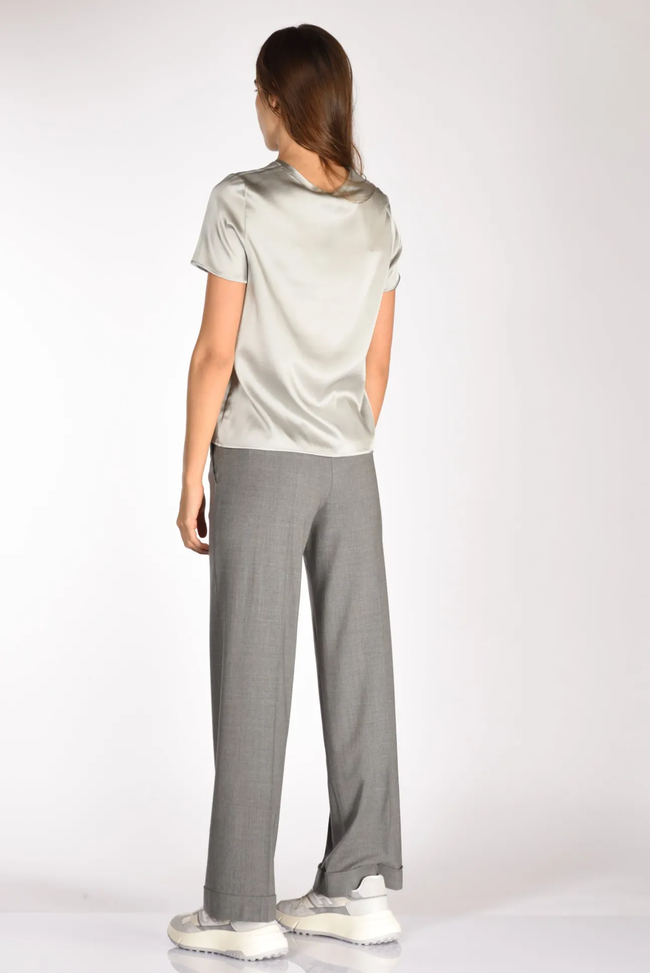 tshirt_seta_grigio_perla_4.webp tshirt seta grigio perla